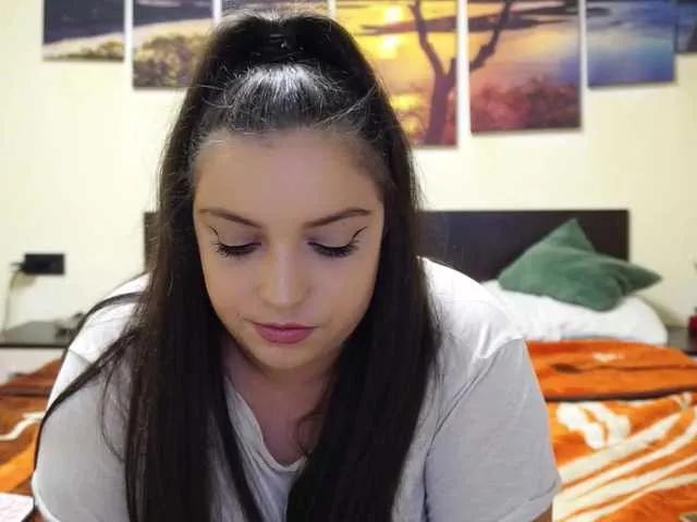 Offline adellineee on BongaCams