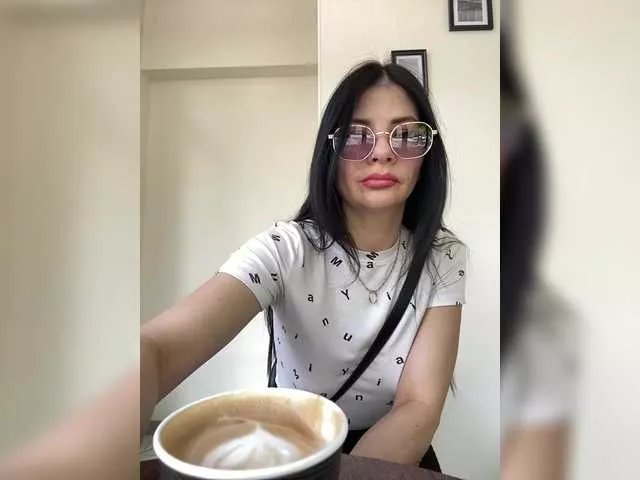 Freechat Afinakaroli83 on BongaCams