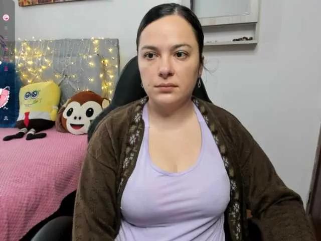 Offline angelaagomez on BongaCams