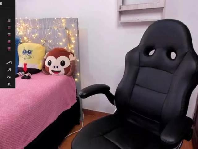 Offline angelaagomez on BongaCams
