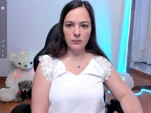 Offline angelaagomez on BongaCams