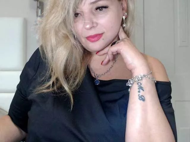 Freechat aniutkamau on BongaCams