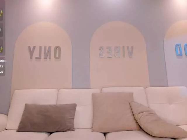 Offline ArianaDumont on BongaCams