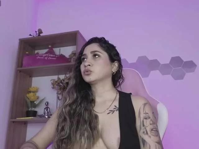 Freechat britt-grey on BongaCams