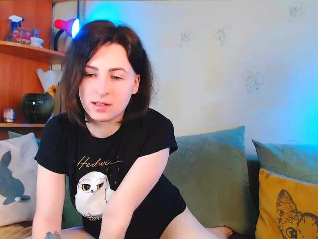 Offline Caroline1995 on BongaCams