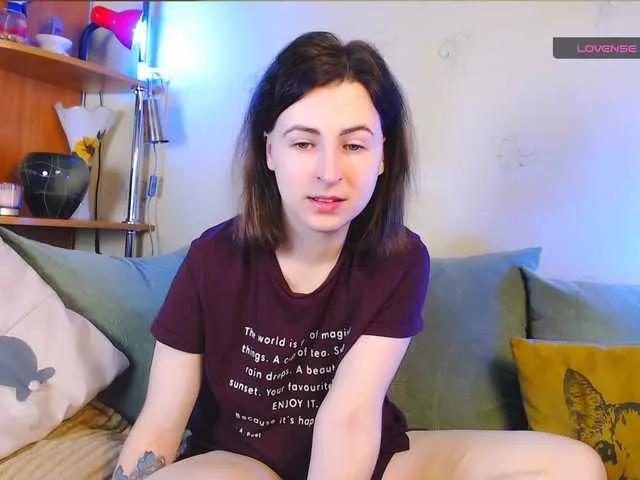 Offline Caroline1995 on BongaCams