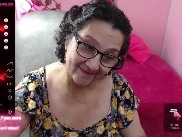 Freechat cataleya-mom on BongaCams