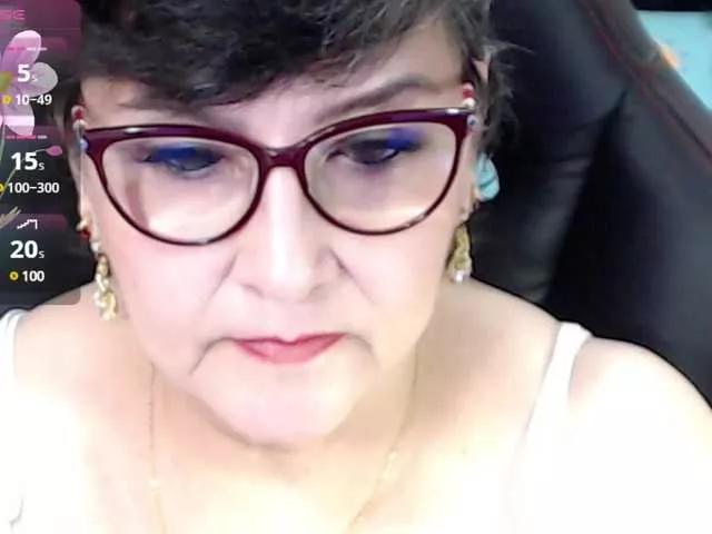 Freechat cataleya-mom on BongaCams