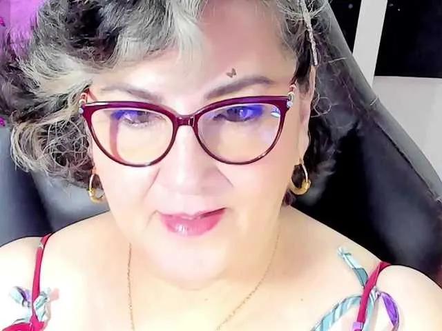 Freechat cataleya-mom on BongaCams