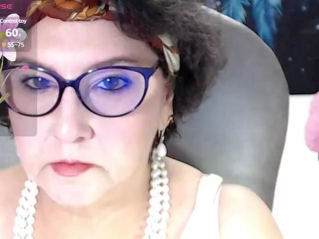 Freechat cataleya-mom on BongaCams