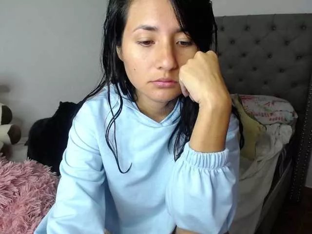 Freechat catalinahounn on BongaCams