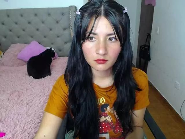 Freechat catalinahounn on BongaCams