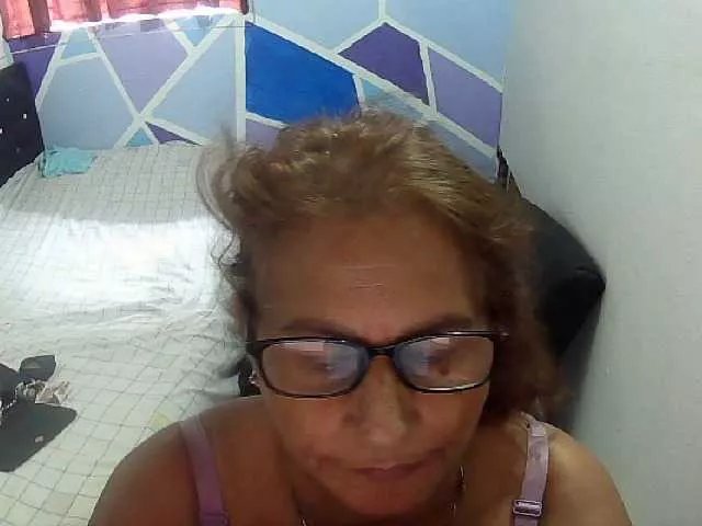 Freechat charrysexy on BongaCams