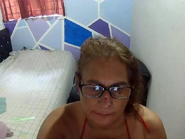 Freechat charrysexy on BongaCams