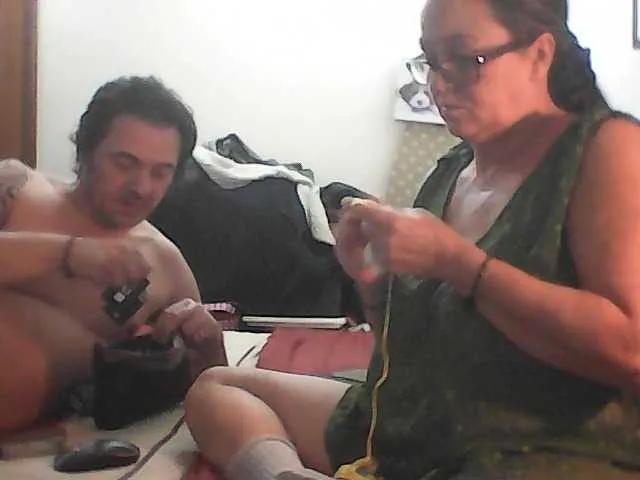 coppiaporcellina — gang bang  sesso in publico