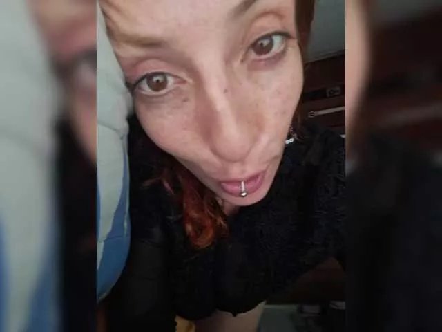 Freechat CurlyHanna on BongaCams