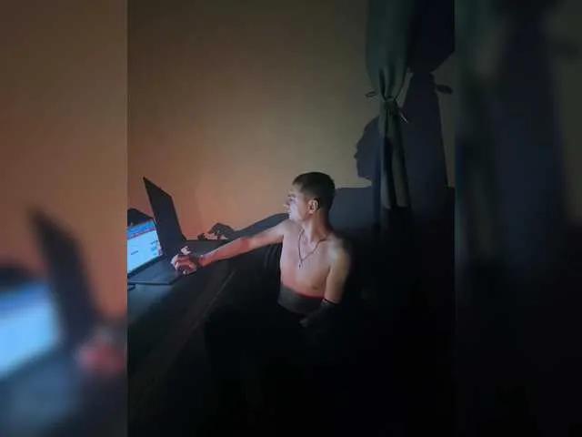 Freechat dawntis222 on BongaCams