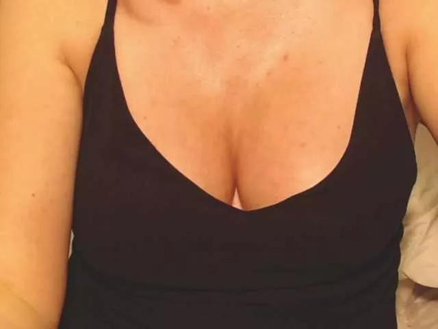 ellaine on BongaCams 