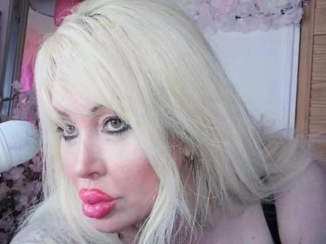 Offline ElyinkPornsta on BongaCams