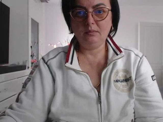 Emyllywhite on BongaCams