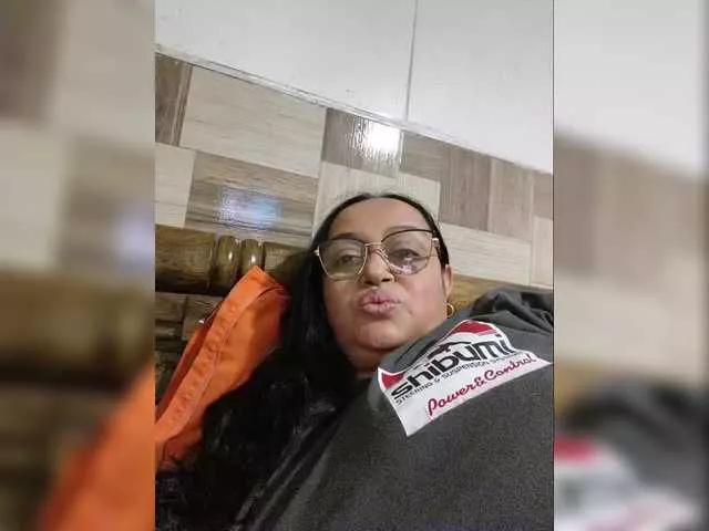 Offline Gianahomi on BongaCams