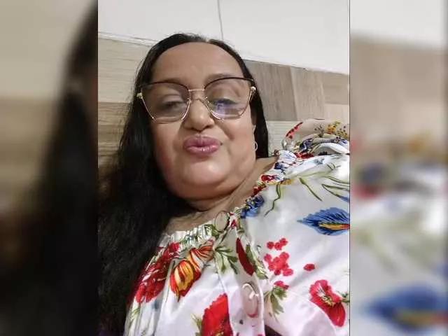 Offline Gianahomi on BongaCams