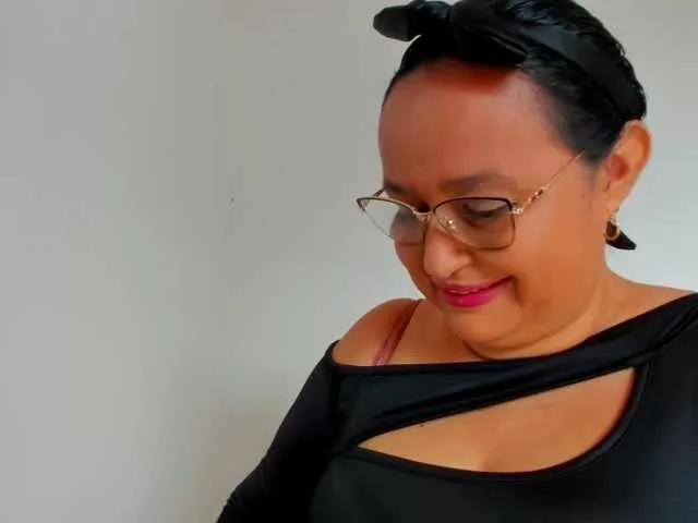 Offline Gianahomi on BongaCams