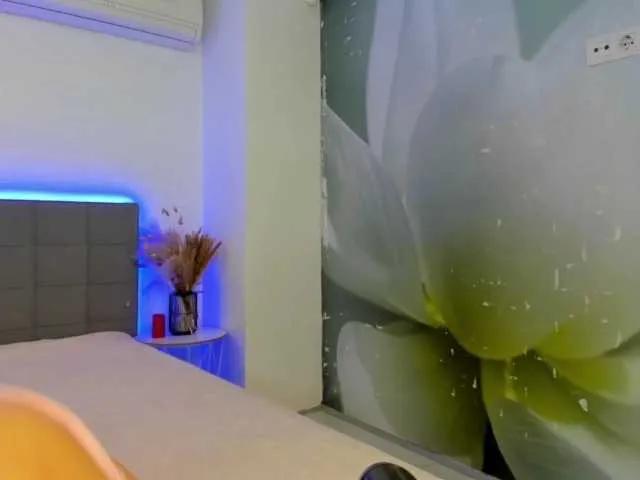 BongaCams HollyTaillor is Freechat HollyTaillor — I'm turned on by confidence and curiosity. There's something incredibly exciting about someone who knows what they want and isn't afraid to explore new experiences