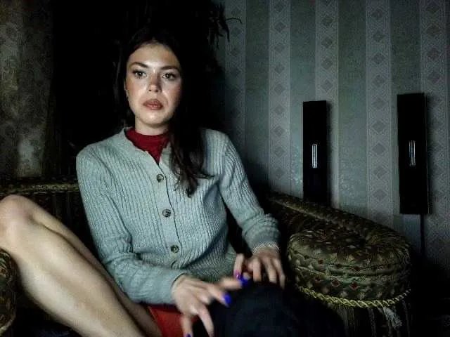 Honeykrisspussy — Hi boys , into private show i can do all your wishes . Pm 40 toc.                 To follow you 100 toc.       Custom video with boyfriend  5000 toc