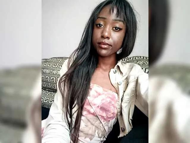 Hunnybee on BongaCams