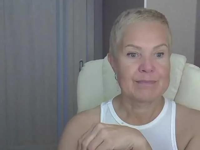 BongaCams IFannyLove is Freechat IFannyLove — Tenderness and caresses, soft male hands, hairy breasts