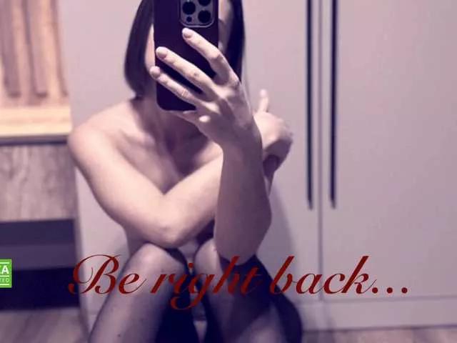 Offline Jenniee on BongaCams
