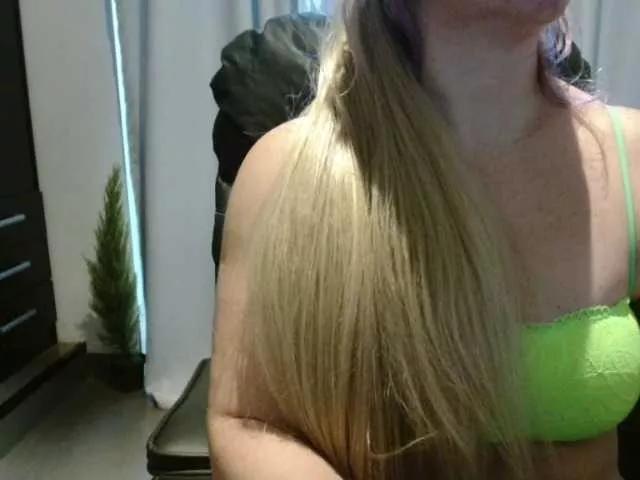 Offline Jussara-Milf on BongaCams
