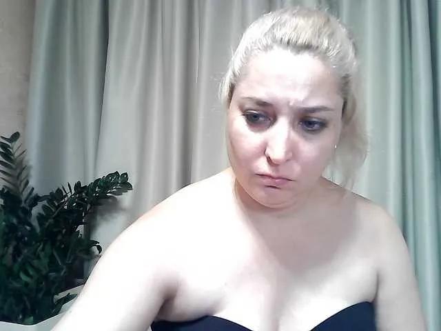BongaCams KickaIricka is Freechat KickaIricka — I am turned on by smart, not greedy men who know what a woman wants.