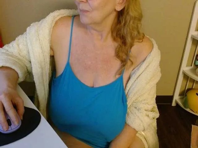 LisaLinny — Activate my Lush with PUBLIC tipping only!  Panties off with Special Commands!