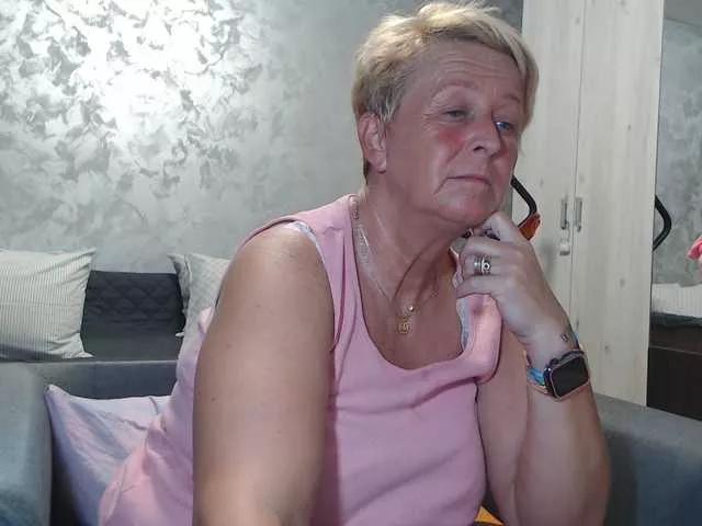Offline LovePinkLilli on BongaCams
