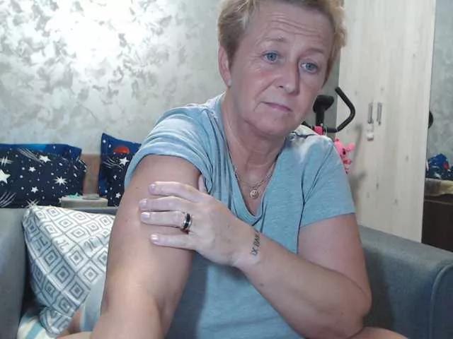 Offline LovePinkLilli on BongaCams