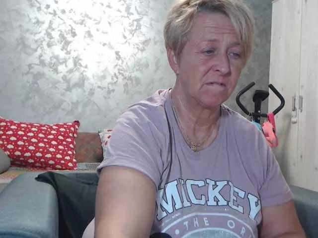 Offline LovePinkLilli on BongaCams