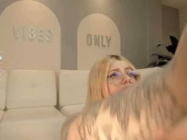 Offline MadisonKane on BongaCams