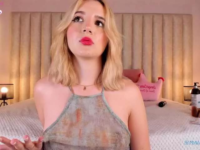 Offline MaiaCollins on BongaCams