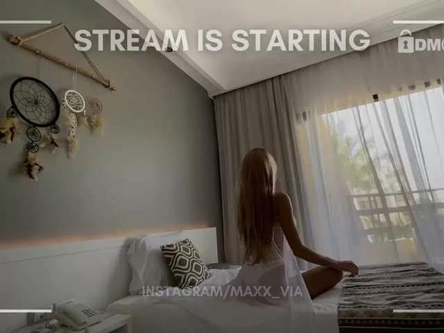Offline MaxineDiaz on BongaCams