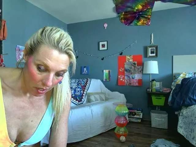 Offline mylfGlama on BongaCams