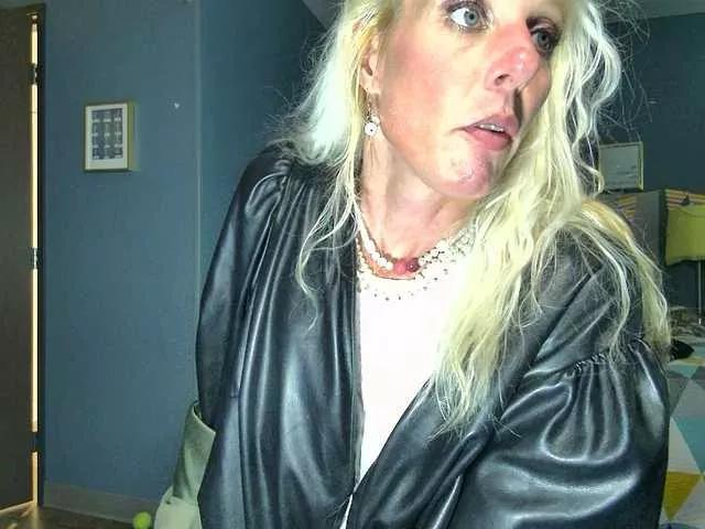 Offline mylfGlama on BongaCams