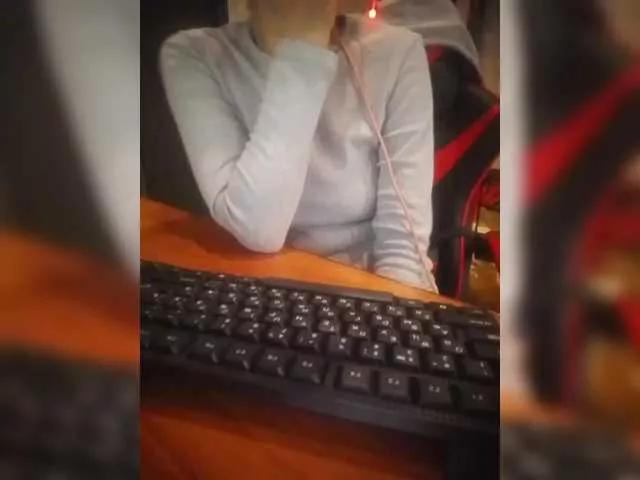 Offline Olik-Pisa on BongaCams