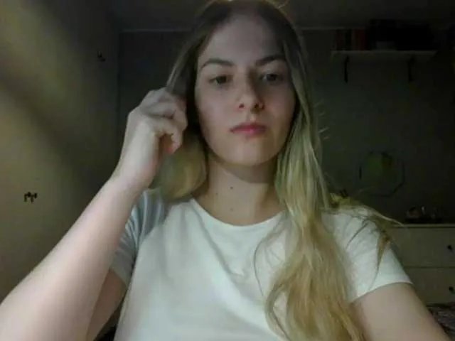 Freechat RosieJune on BongaCams
