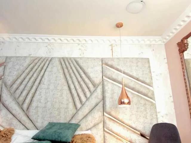 BongaCams RousseWalker is Freechat RousseWalker — I'm turned on by mystery, looks that hint more than they say, and slow play. Let them read me without rushing me... and awaken what I don't always show.