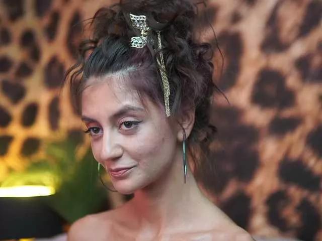 Offline SabrinaHope on BongaCams