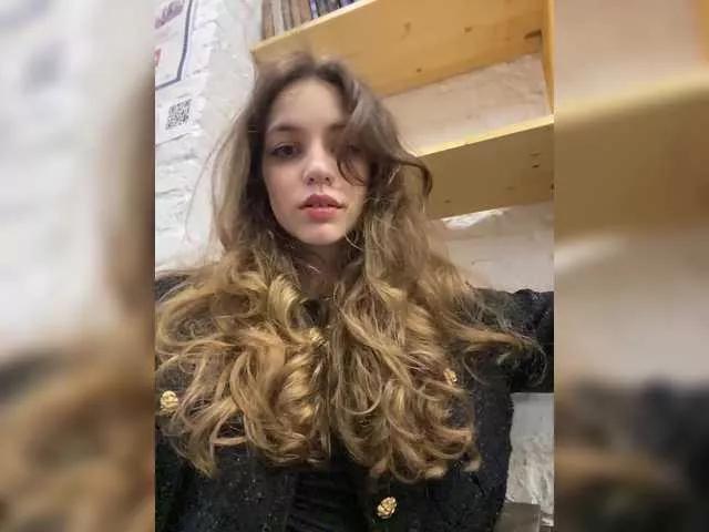 Offline sarahsupershy on BongaCams