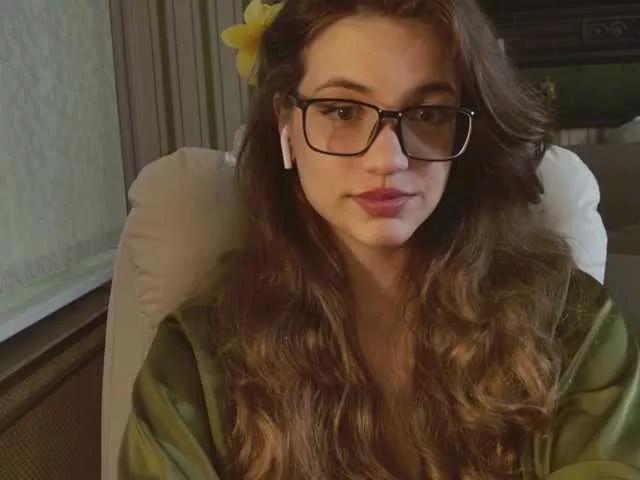 Offline sarahsupershy on BongaCams