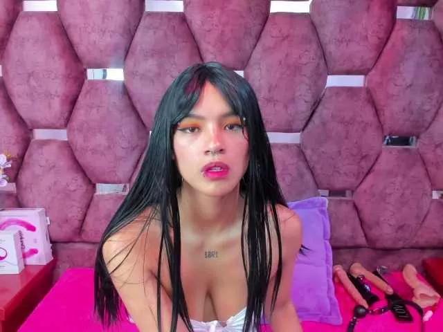 Offline SaraLoveee on BongaCams